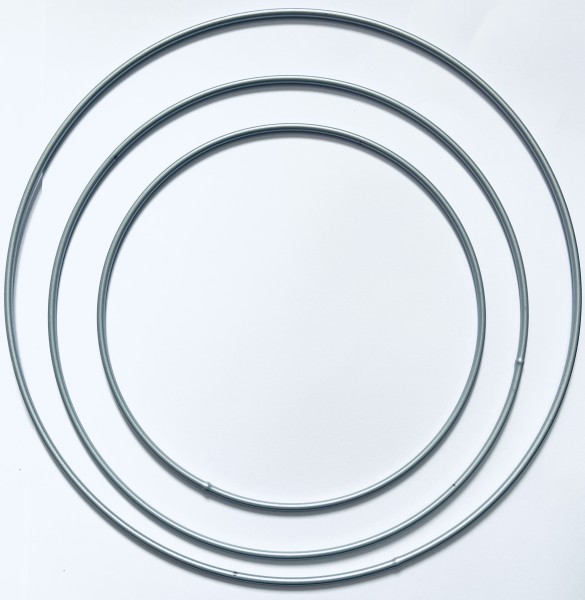 Kovový dekorační kruh stříbrný 25cm