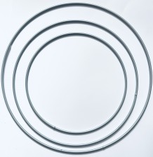 Kovový dekorační kruh stříbrný 20cm