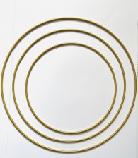 Kovový dekorační kruh zlatý 20cm